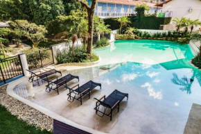 505 Bl 03 - WaldGarten Bombinhas - 50 m do Mar e Frente Avenida - Condomínio de Alto Padrão - Piscina - Academia - Salão de jogos